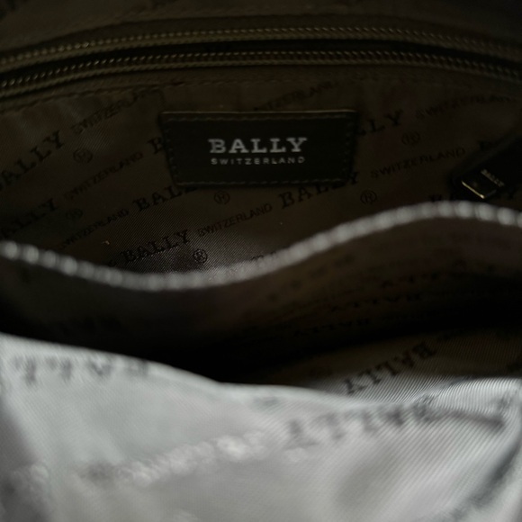 Bally Spire Shoulder Bag in Excellent condition. - Picture 2 of 7